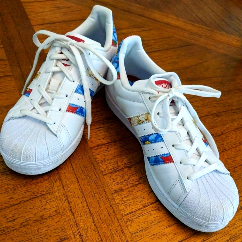 Adidas Sneakers size 6.5 youth